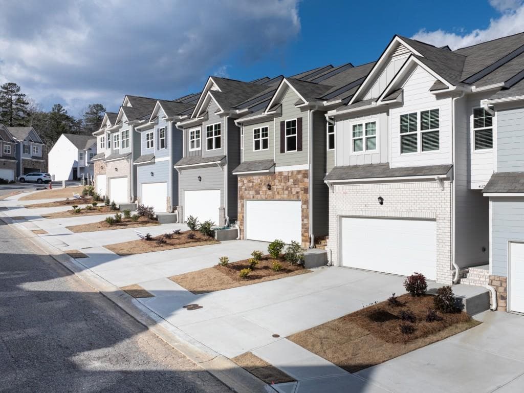 3 bedroom, 3 bathroom townhouse sold at 333 Stoneybrook Drive, Dahlonega, GA 30533