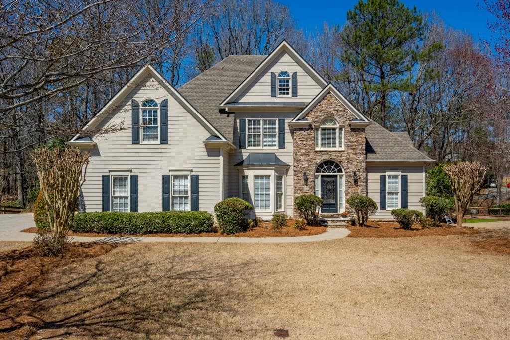 5 bedroom, 3 bathroom single family residence sold at 4125 Bridle Ridge Drive, Suwanee, GA 30024