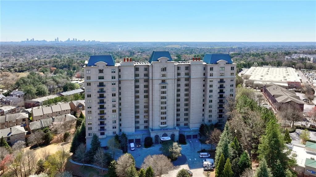2 bedroom, 3 bathroom condominium sold at 2700 Paces Ferry Road 302, Atlanta, GA 30339