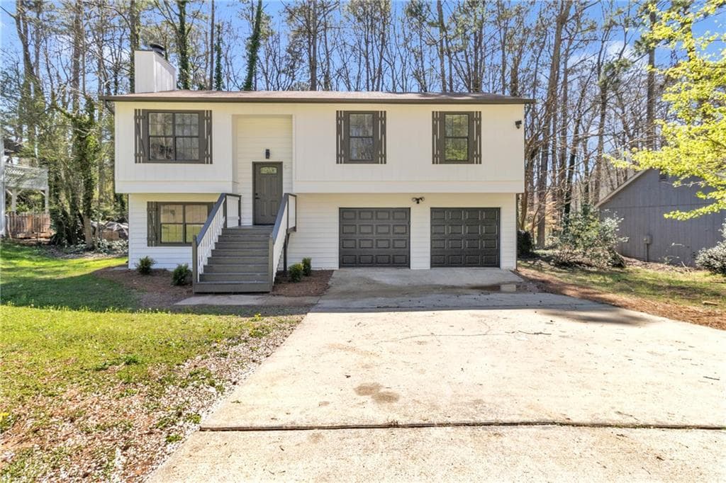 3 bedroom, 3 bathroom single family residence sold at 5075 S Woodbridge Trail, Stone Mountain, GA 30088