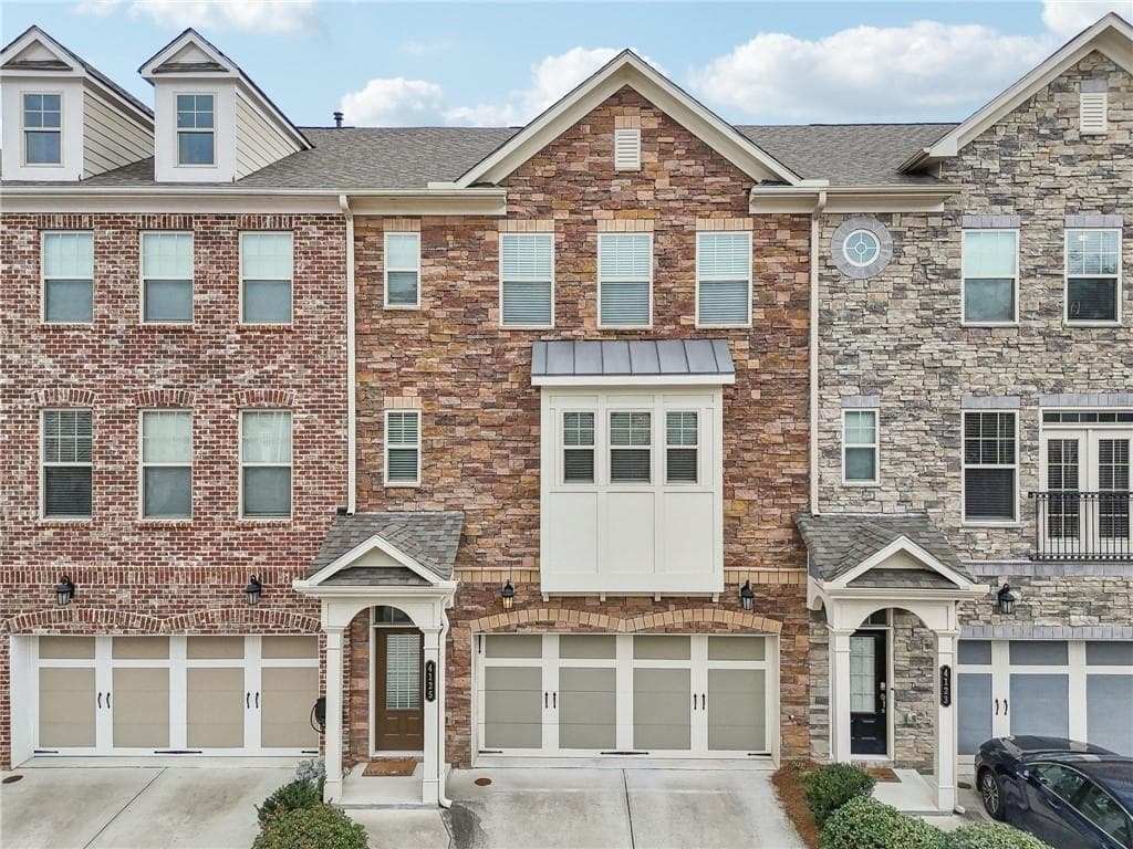 3 bedroom, 4 bathroom townhouse sold at 4125 Barry Place, Chamblee, GA 30341