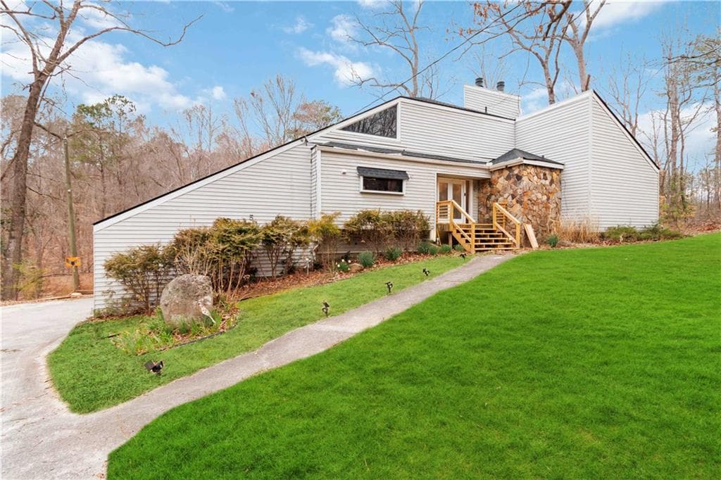 4 bedroom, 3 bathroom, 3,416 sq ft single family residence sold at 2125 Datona Drive, Atlanta, GA 30331