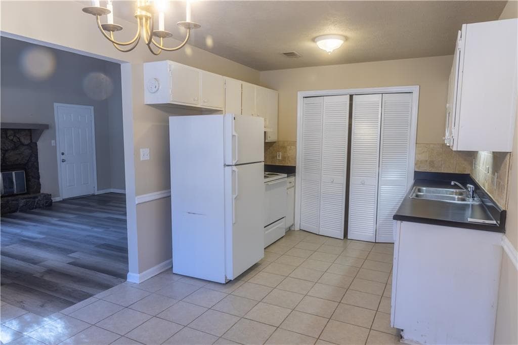duplex sold at 2140 Valley Oaks Drive, Smyrna, GA 30080