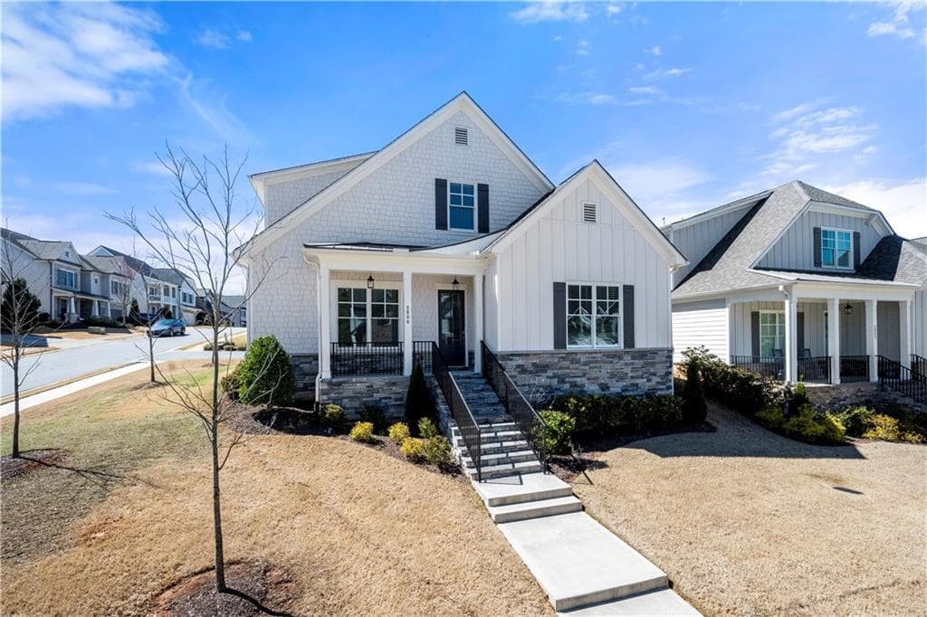 3 bedroom, 3 bathroom single family residence sold at 2800 Stonecrest Alley, Woodstock, GA 30188