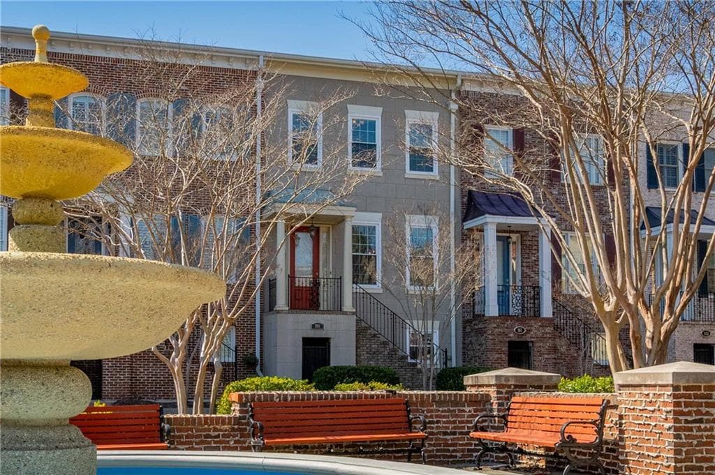 3 bedroom, 4 bathroom townhouse sold at 961 Persimmon Point, Atlanta, GA 30328