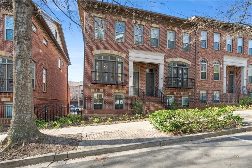3 bedroom, 4 bathroom townhouse sold at 2554 Crescent Park Court 6, Atlanta, GA 30339