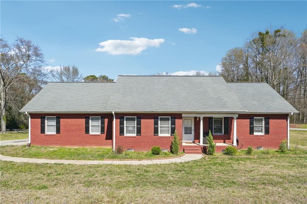 3 bedroom, 2 bathroom single family residence sold at 51 Alexander Street, Winder, GA 30680