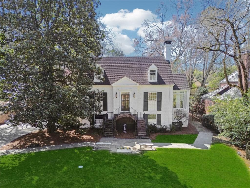 3 bedroom, 4 bathroom single family residence sold at 890 W Wesley Road, Atlanta, GA 30327