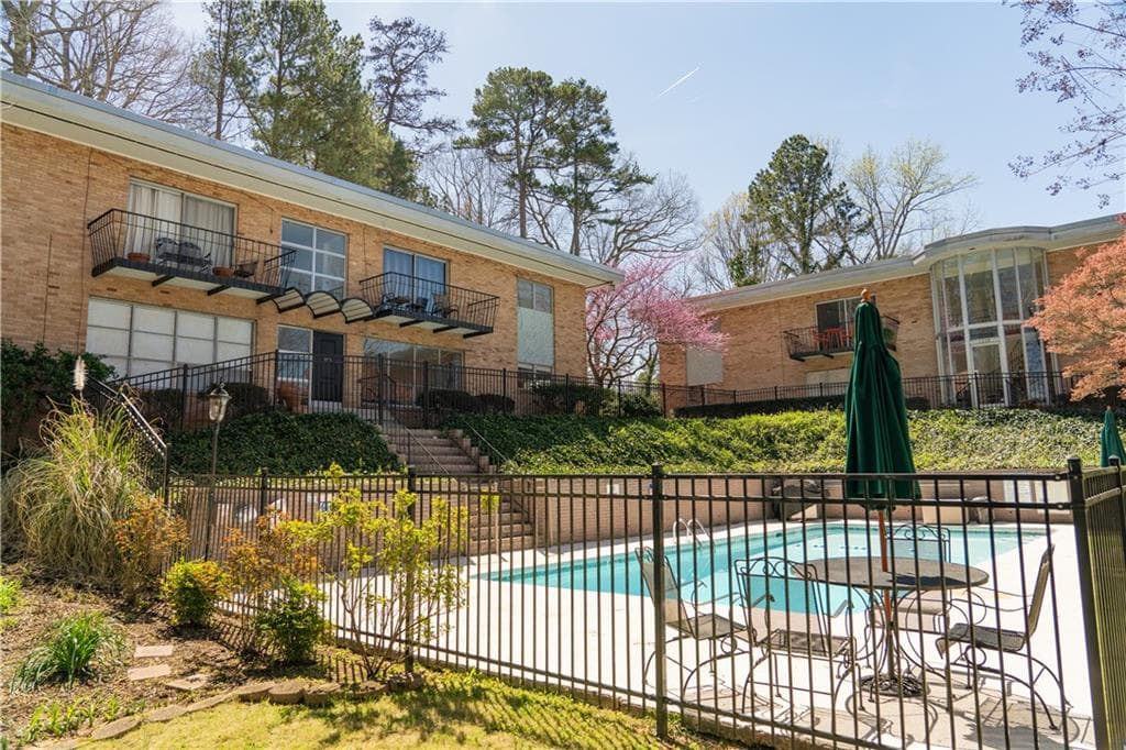 2 bedroom, 2 bathroom, 1,170 sq ft condominium sold at 1235 Woodland Avenue 1, Atlanta, GA 30324