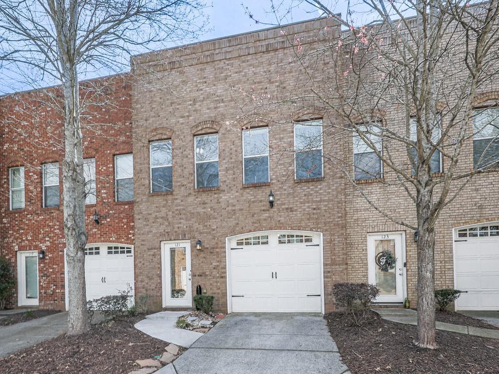 3 bedroom, 3 bathroom townhouse sold at 121 Riverwatch Court, Canton, GA 30114