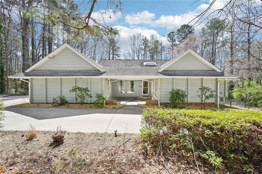 6 bedroom, 4 bathroom single family residence sold at 4859 Clark Lake Way, Acworth, GA 30102