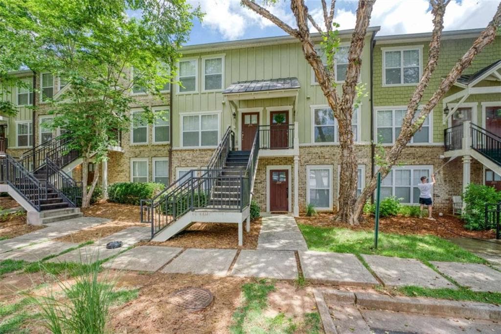 2 bedroom, 2 bathroom townhouse sold at 490 Barnett Shoals Unit 204 Road, Athens, GA 30605