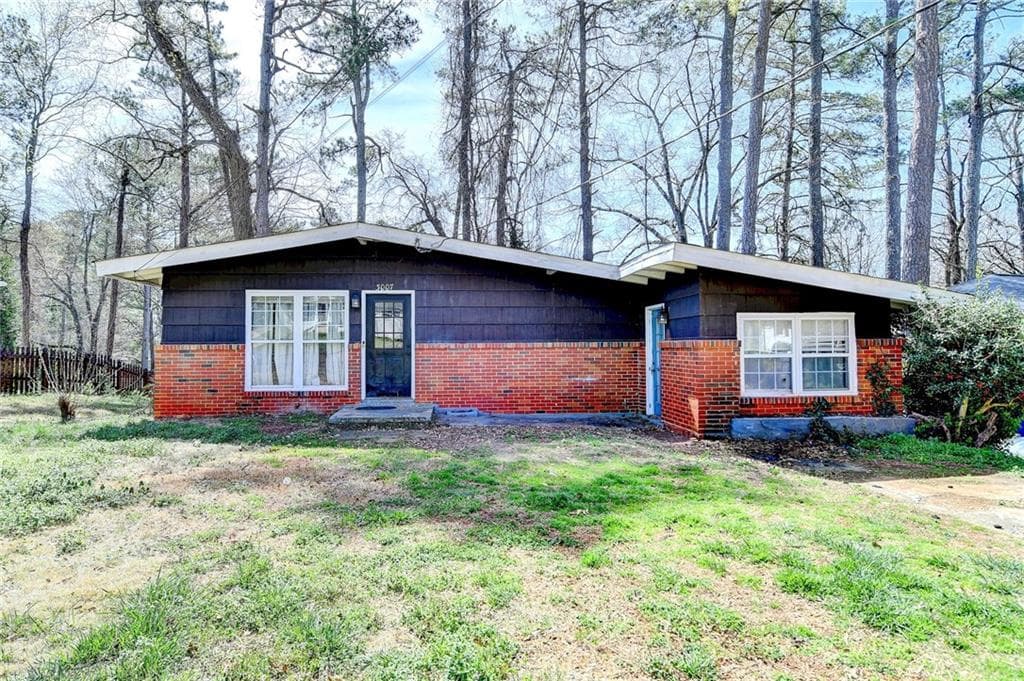 4 bedroom, 2 bathroom single family residence sold at 3007 Pasadena Drive, Decatur, GA 30032