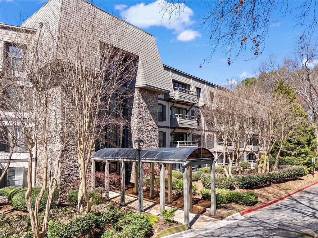 2 bedroom, 2 bathroom condominium sold at 1110 Highland Bluff Drive 110, Atlanta, GA 30339