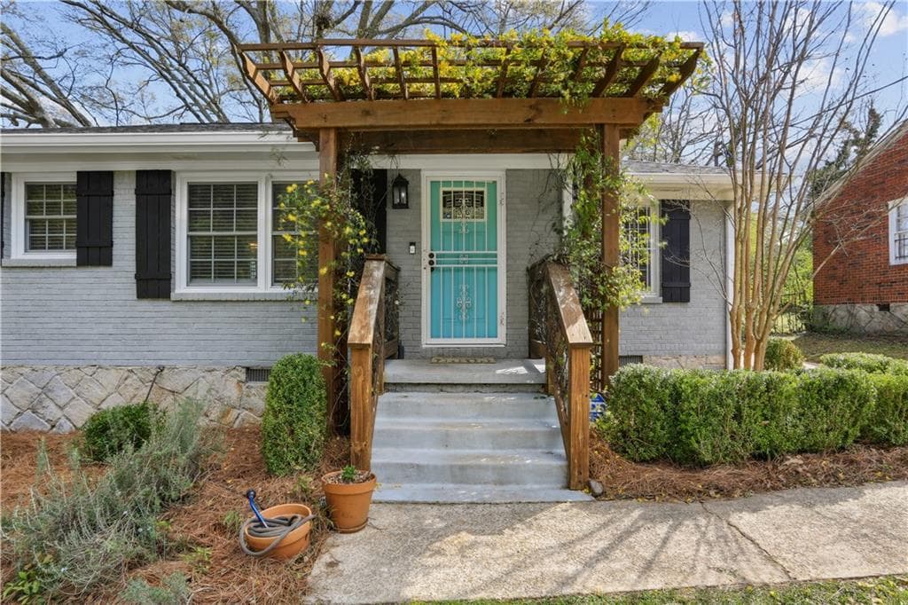 3 bedroom, 2 bathroom single family residence sold at 2276 Scotty Circle, Decatur, GA 30032