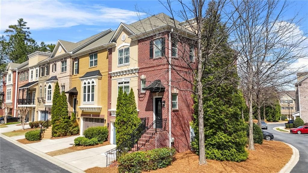 3 bedroom, 4 bathroom townhouse sold at 928 Boudreau Court, Atlanta, GA 30328