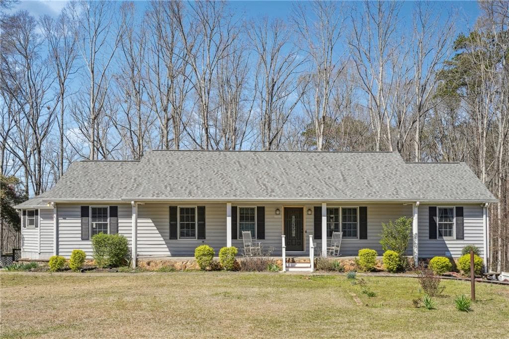 5 bedroom, 4 bathroom single family residence sold at 9991 Holly Hill Way, Jonesboro, GA 30238