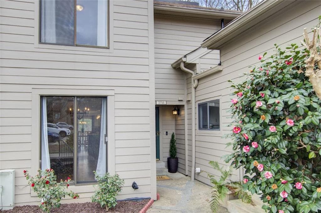 5 bedroom, 4 bathroom condominium sold at 3716 Stonewall Circle, Atlanta, GA 30339