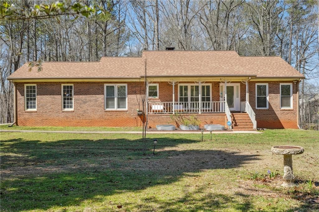 5 bedroom, 3 bathroom single family residence sold at 9975 Holly Hill Way, Jonesboro, GA 30238