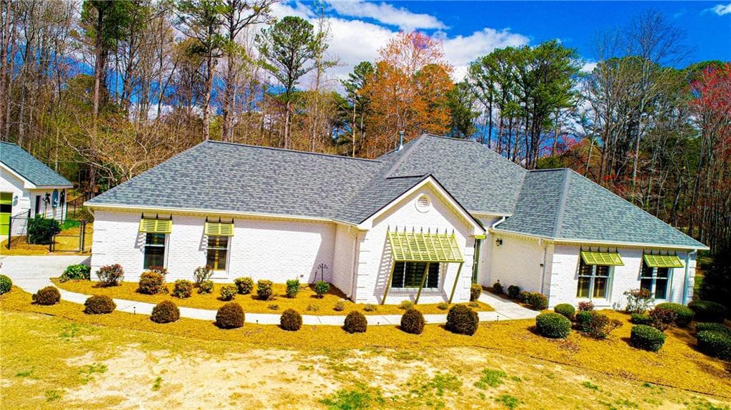 3 bedroom, 3 bathroom single family residence sold at 3869 Governors Circle, Loganville, GA 30052