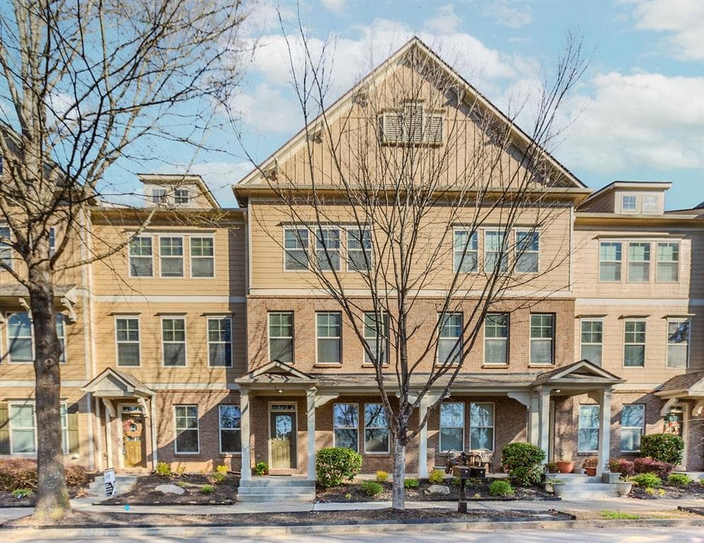 3 bedroom, 4 bathroom townhouse sold at 507 Grove Field Court, Suwanee, GA 30024