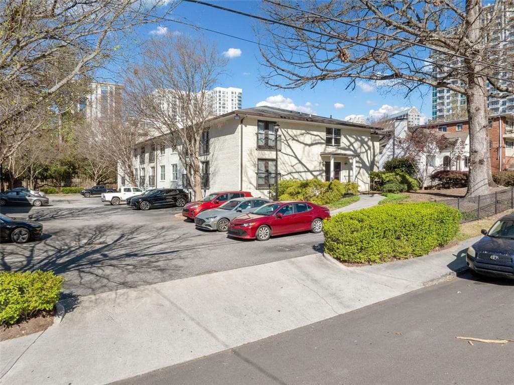 1 bedroom, 1 bathroom condominium sold at 48 PEACHTREE Avenue 412, Atlanta, GA 30305