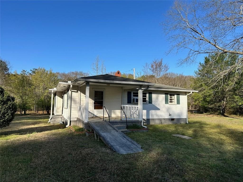 3 bedroom, 1 bathroom single family residence sold at 2950 Pine Grove Drive, Powder Springs, GA 30127