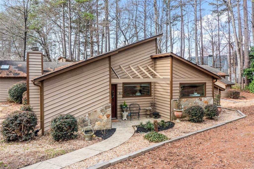 2 bedroom, 3 bathroom condominium sold at 812 Bonnie Glen Drive, Marietta, GA 30067