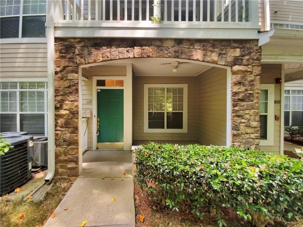 1 bedroom, 1 bathroom, 866 sq ft condominium sold at 216 Edinburgh Court 216, Alpharetta, GA 30004