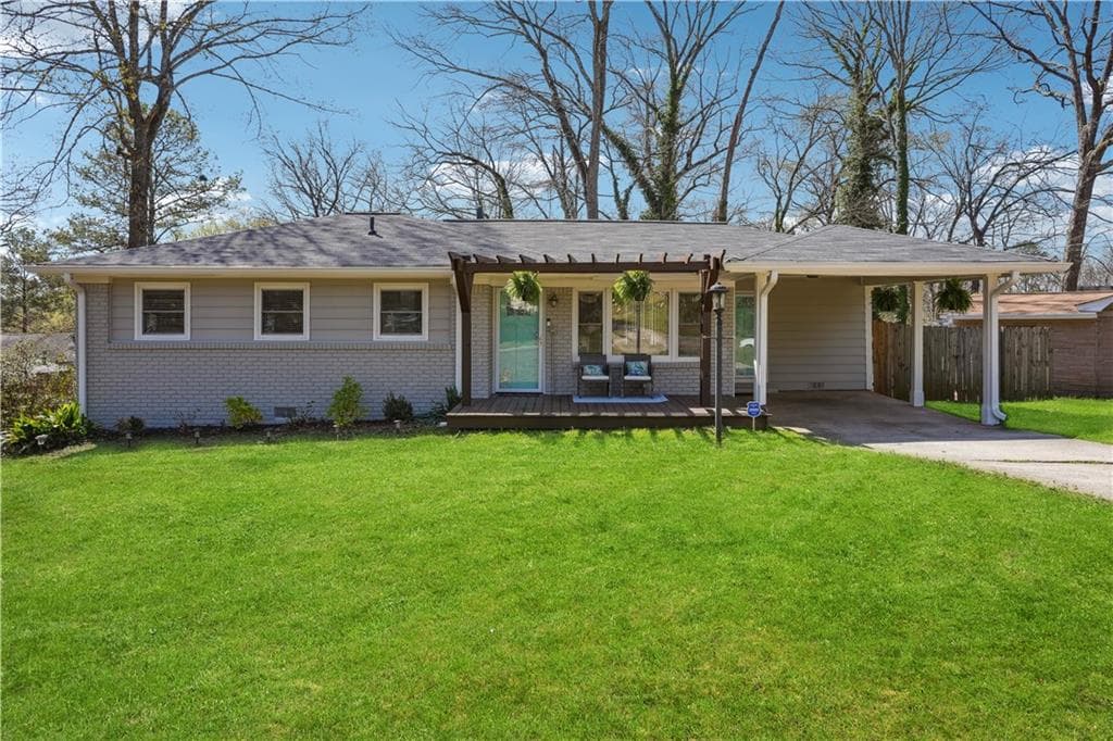 3 bedroom, 2 bathroom single family residence sold at 2518 Crestdale Circle, Atlanta, GA 30316