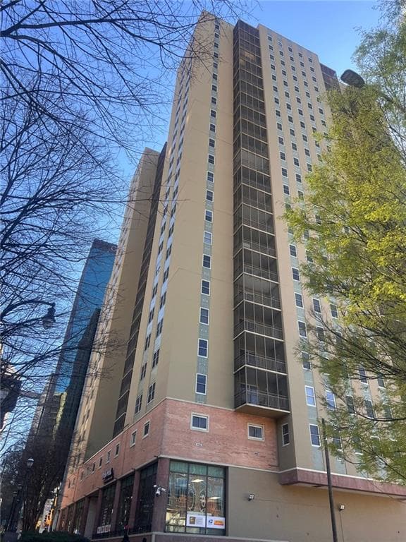2 bedroom, 2 bathroom condominium sold at 300 PEACHTREE Street 17G, Atlanta, GA 30308