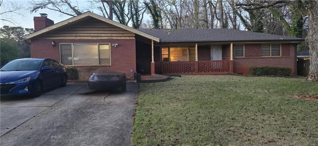 3 bedroom, 2 bathroom single family residence sold at 2572 Tyler Way, Decatur, GA 30032