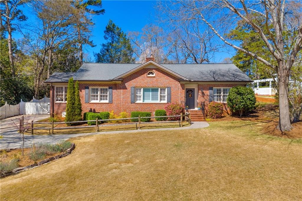 3 bedroom, 1 bathroom single family residence sold at 815 Cherokee Road, Gainesville, GA 30501