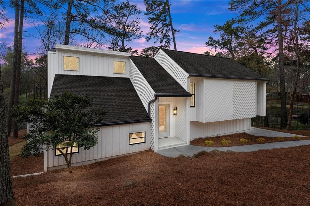 3 bedroom, 3 bathroom single family residence sold at 1915 Annwicks Drive, Marietta, GA 30062