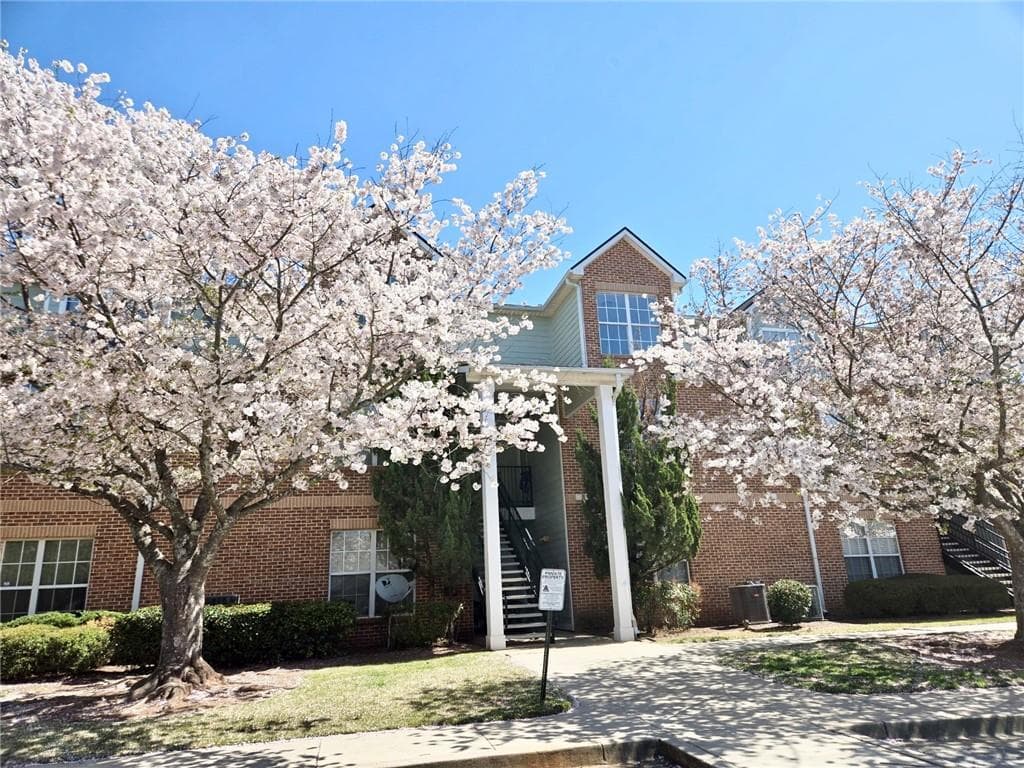 3 bedroom, 2 bathroom, 1,669 sq ft condominium sold at 245 Amal Drive 1008, Atlanta, GA 30315