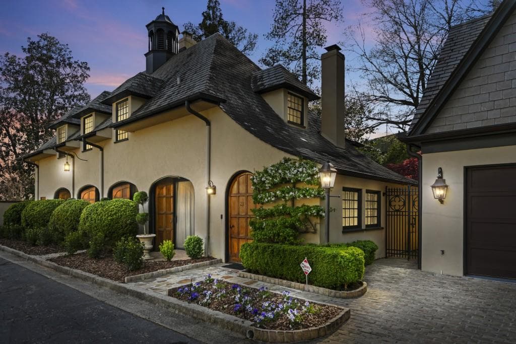 3 bedroom, 3 bathroom single family residence sold at 23 Paces West Drive, Atlanta, GA 30327