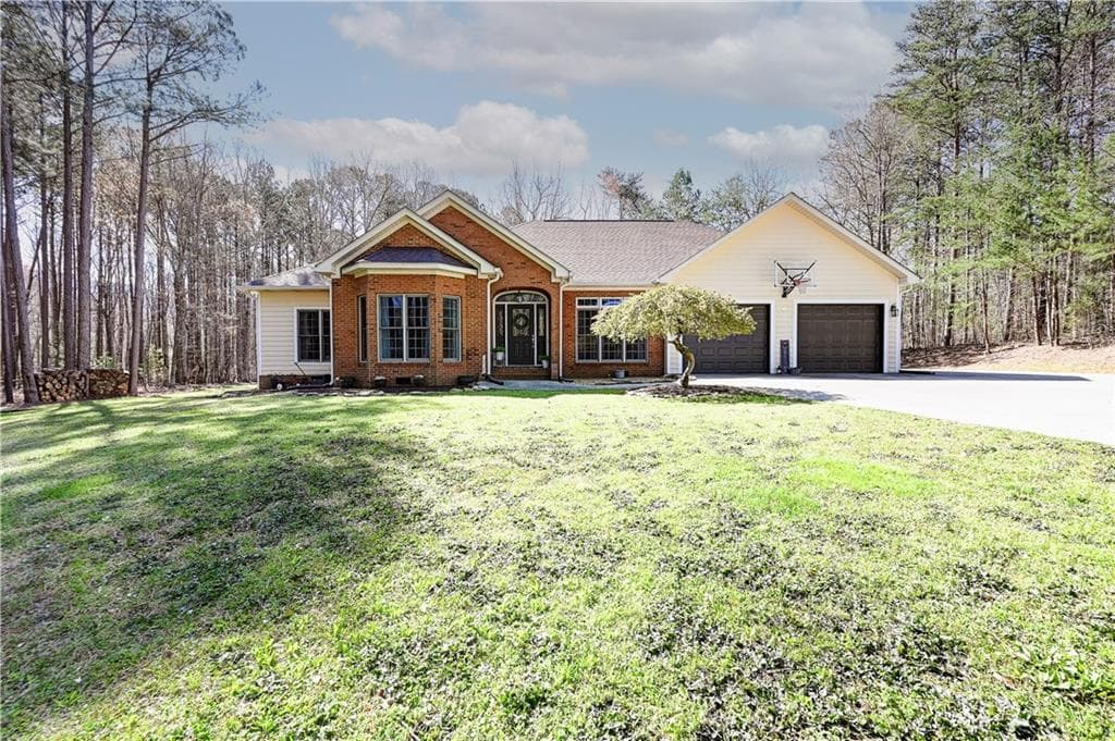 3 bedroom, 3 bathroom single family residence sold at 406 Mountain Shadow Lane, Chatsworth, GA 30705