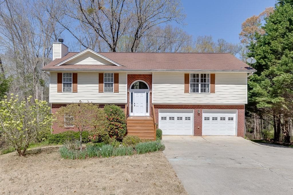 4 bedroom, 4 bathroom, 2,035 sq ft single family residence sold at 41 Pebble Court, Hoschton, GA 30548