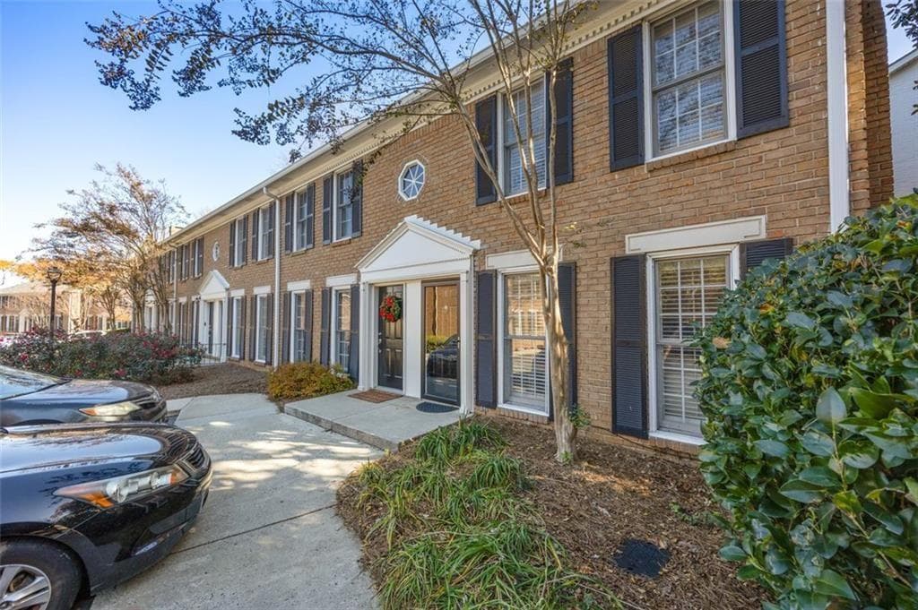 2 bedroom, 2 bathroom condominium sold at 1101 Collier Road V6, Atlanta, GA 30318