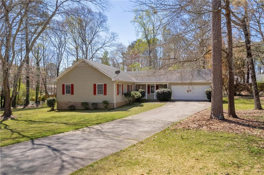 3 bedroom, 2 bathroom single family residence sold at 2073 Lou Court, Grayson, GA 30017
