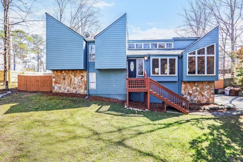 4 bedroom, 3 bathroom single family residence sold at 1230 Laurel Summit Drive, Smyrna, GA 30082