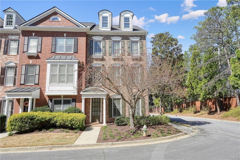 3 bedroom, 4 bathroom townhouse sold at 4406 Kendall Way, Roswell, GA 30075