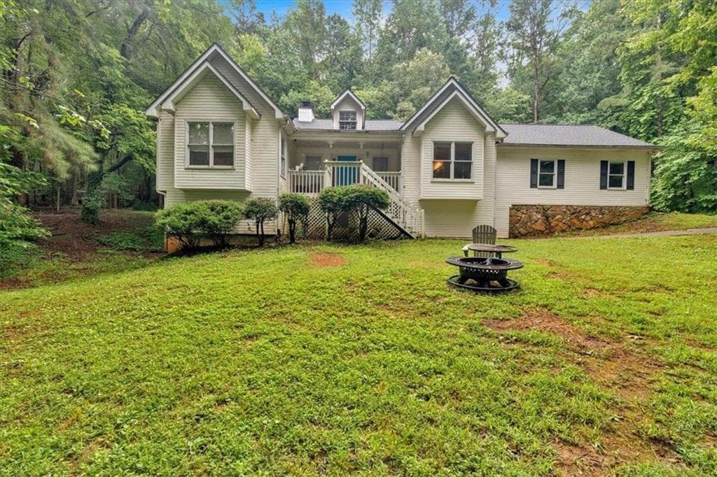 3 bedroom, 2 bathroom single family residence sold at 328 Pointe North Path, Dallas, GA 30132