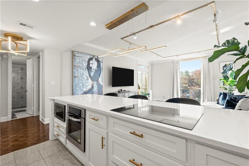 1 bedroom, 1 bathroom condominium sold at 130 26th Street 807, Atlanta, GA 30309