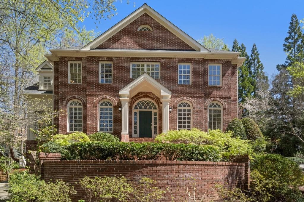 5 bedroom, 6 bathroom single family residence sold at 220 Sheridan Point Lane, Atlanta, GA 30342