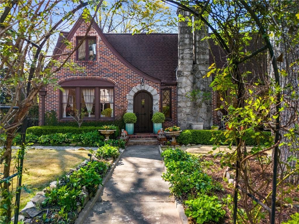 3 bedroom, 3 bathroom single family residence sold at 1620 N Pelham Road, Atlanta, GA 30324