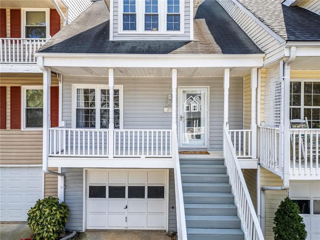 3 bedroom, 2 bathroom townhouse sold at 2024 Oakley Trace, Smyrna, GA 30080