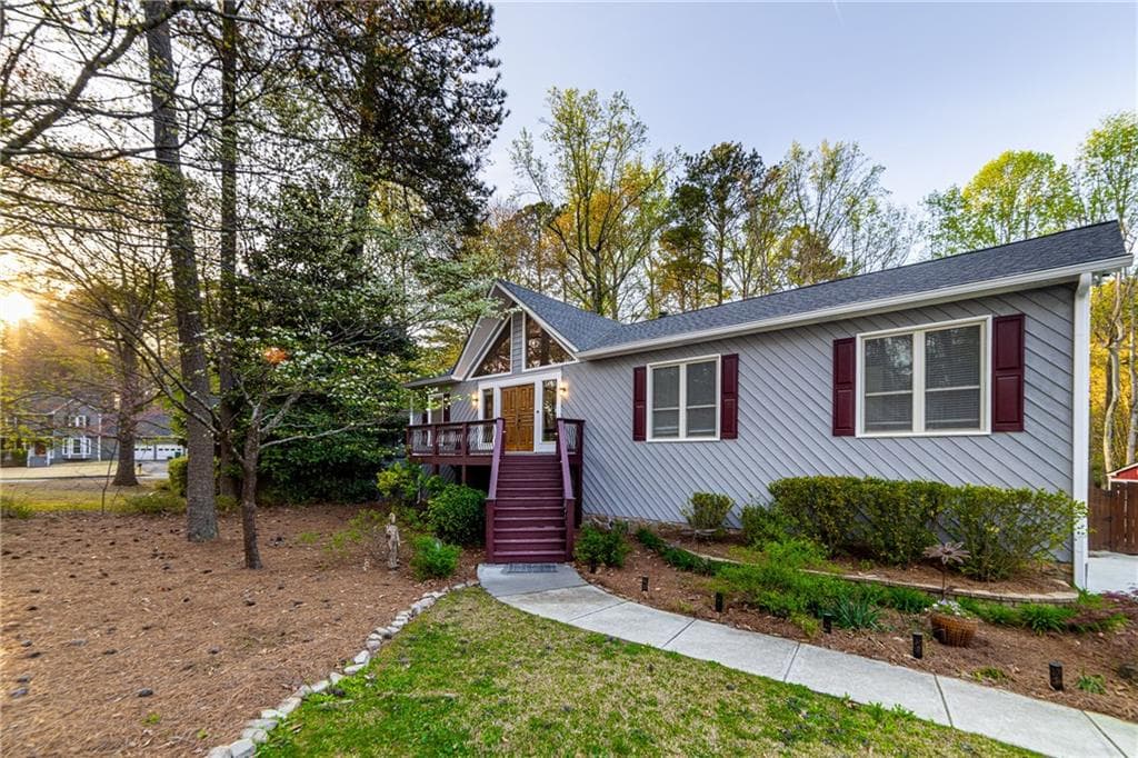 3 bedroom, 2 bathroom single family residence sold at 2243 Josephine Court, Marietta, GA 30062