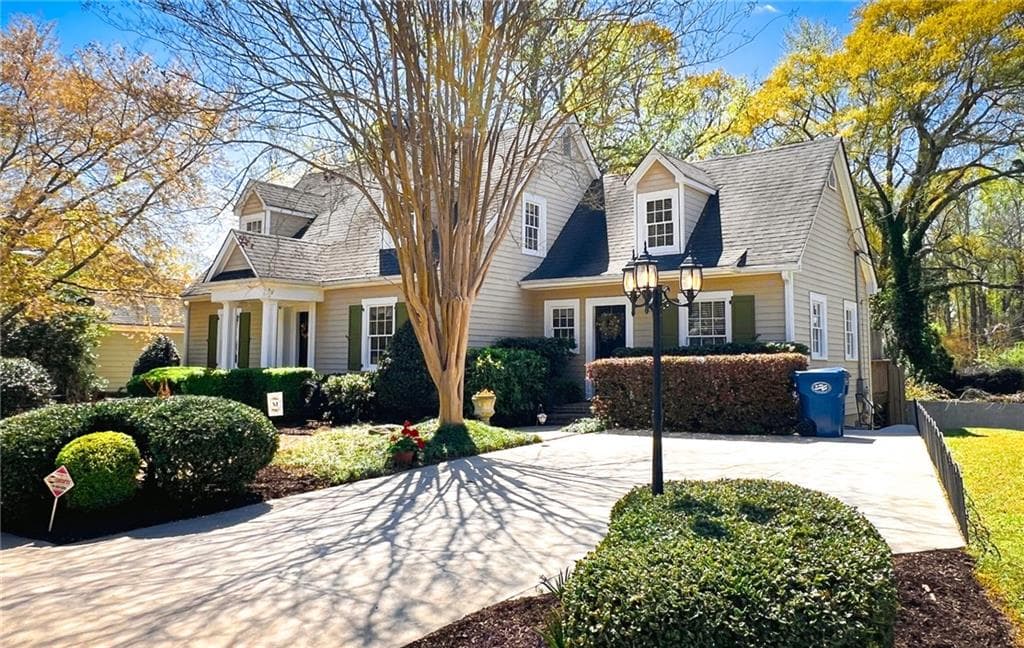 5 bedroom, 4 bathroom single family residence sold at 82 W New Street, Winder, GA 30680