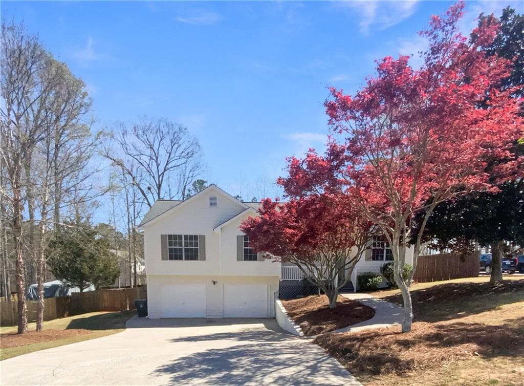 3 bedroom, 2 bathroom single family residence sold at 201 Hickory Lake Drive, Acworth, GA 30101